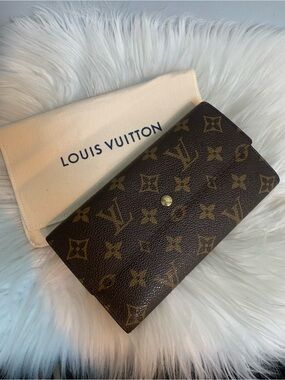 1997 authentic Louis Vuitton International wallet w dustbag